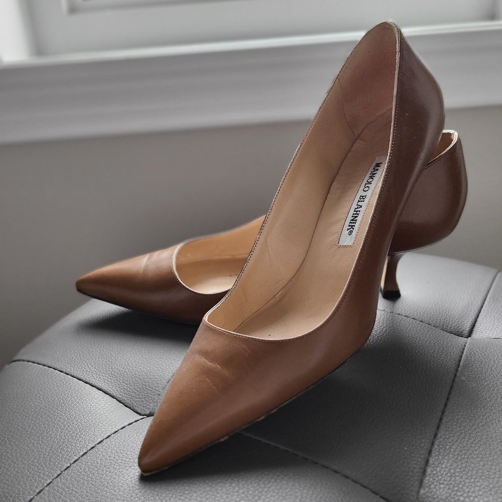 Manolo blahnik kitten heels pointed toe designer